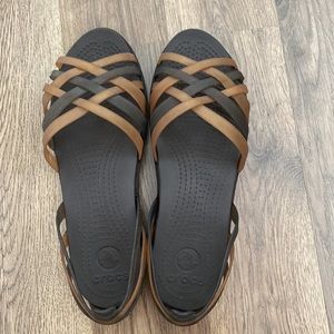Women’s Black and Tan Croc Huarache Sandal Size 7